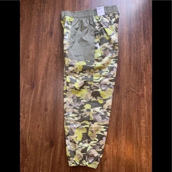 NIKE Mid Rise Joggers Pant Camo Print Women’s Large NWT - Picture 4 of 9